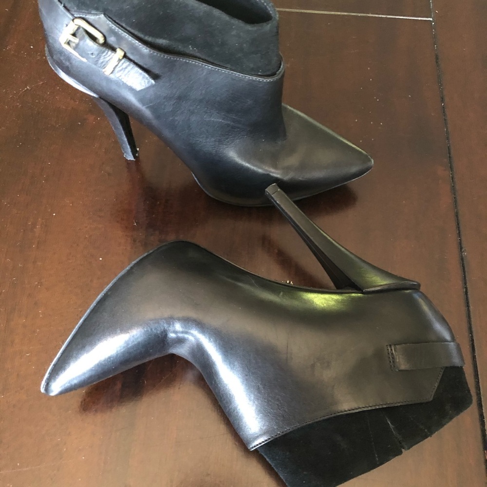 Kenneth Cole Booties 🖤 - Picture 5 of 16